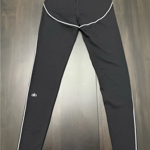 ALO Yoga Black Leggings and Bra Set with White Accents - Picture 6 of 6